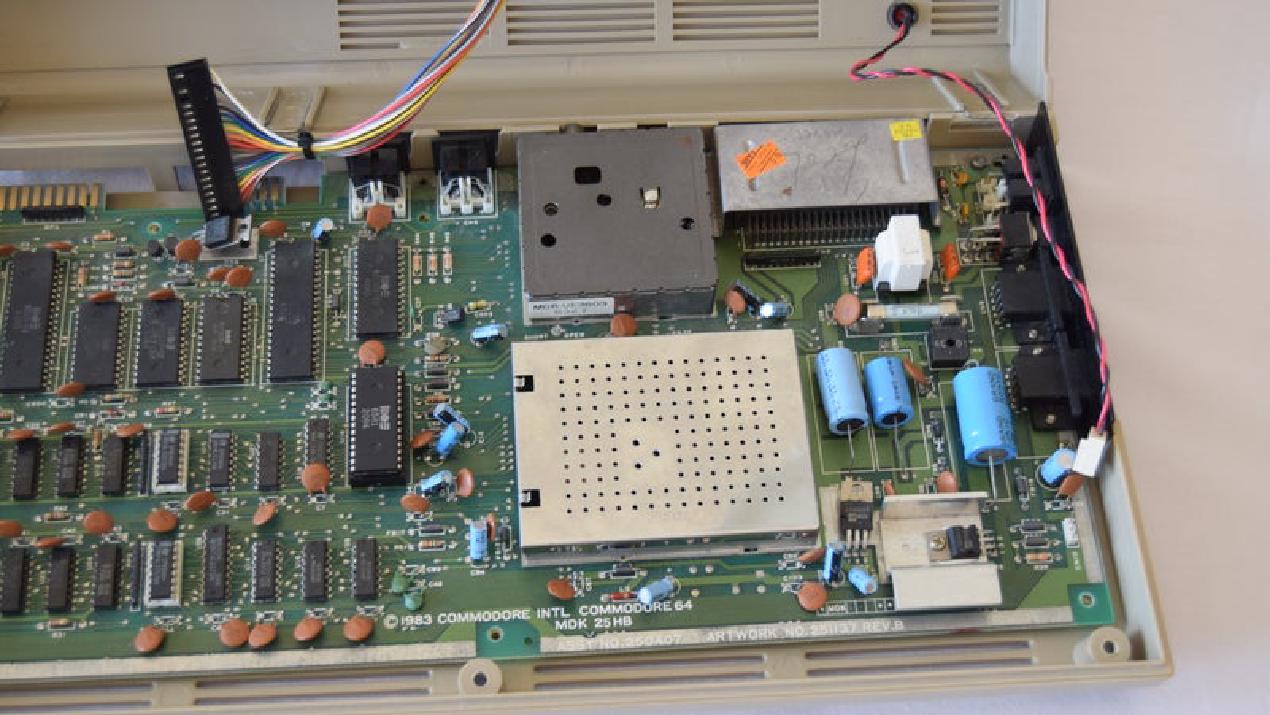 Come usare Arduino per far rinascere il Commodore 64