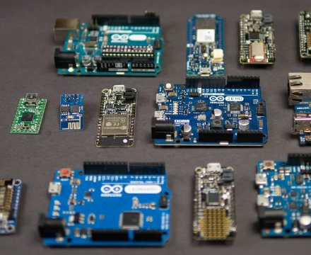 Tecnologia trasparente per un mondo connesso: soluzioni IoT innovative con Arduino ed ESP32